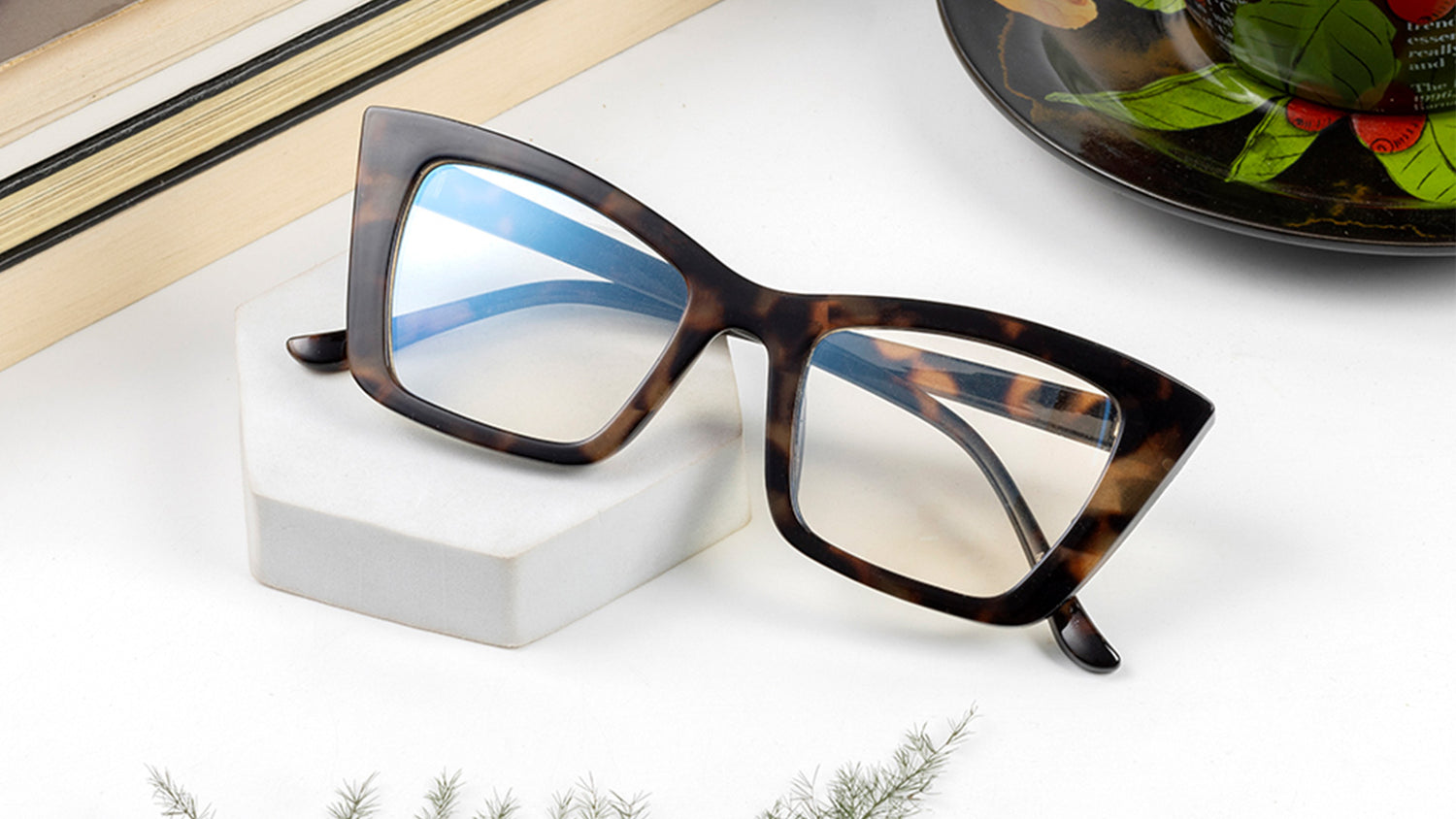 Budget-Friendly Finds: Cat Eye Sunglasses Under RS 2000