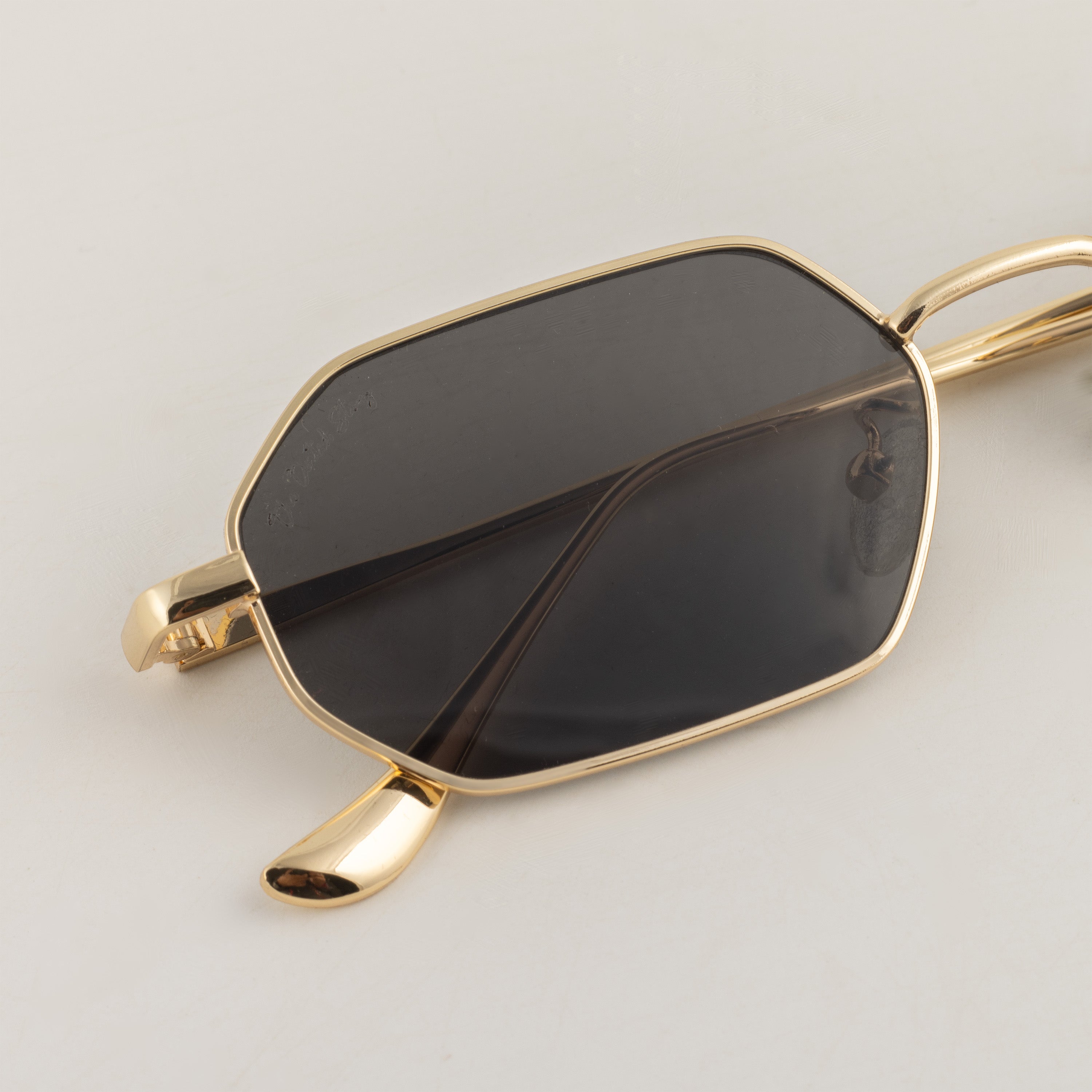 Sleek Dijon Sunglasses (UV400 Protection)