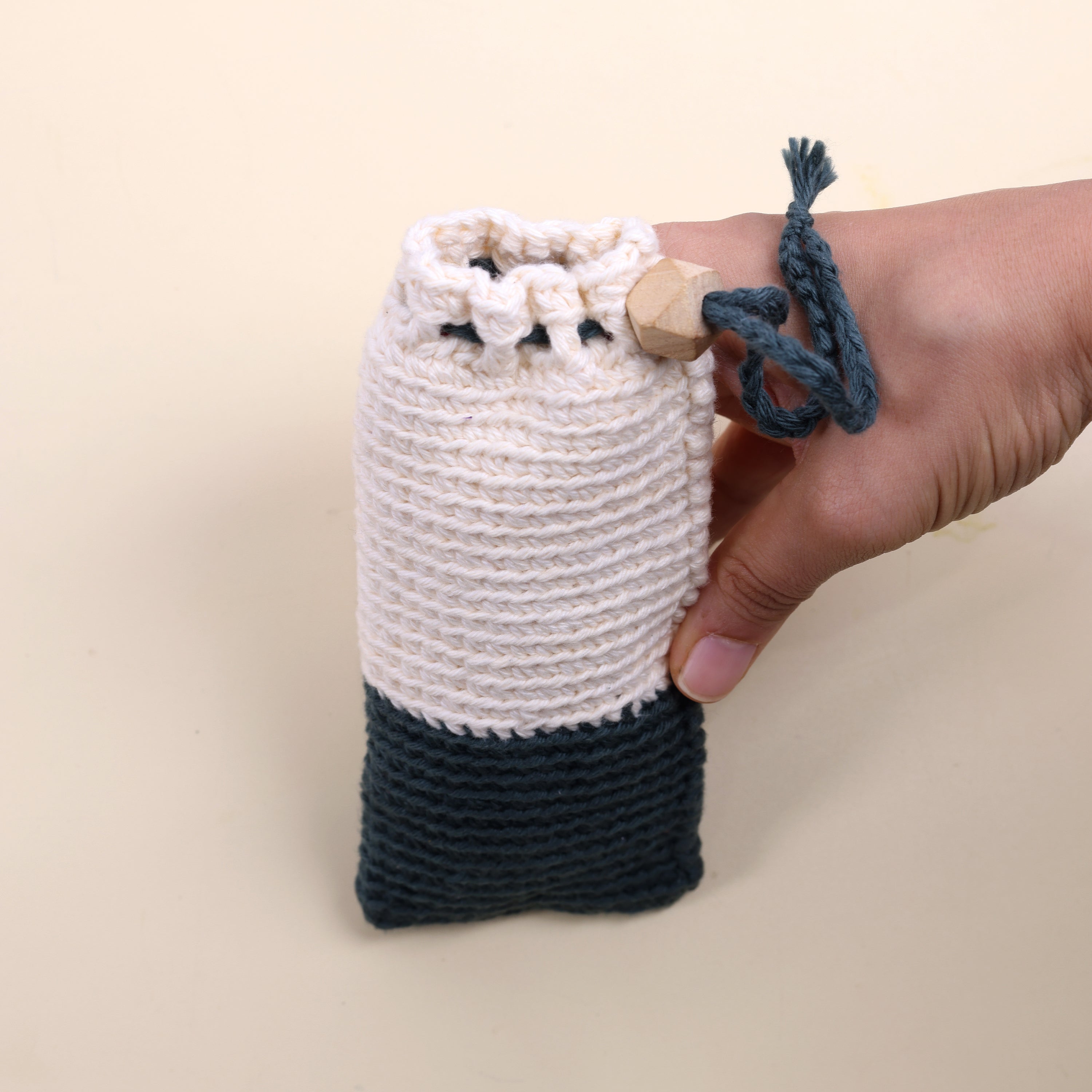 Crochet Eyewear Case (Biege)