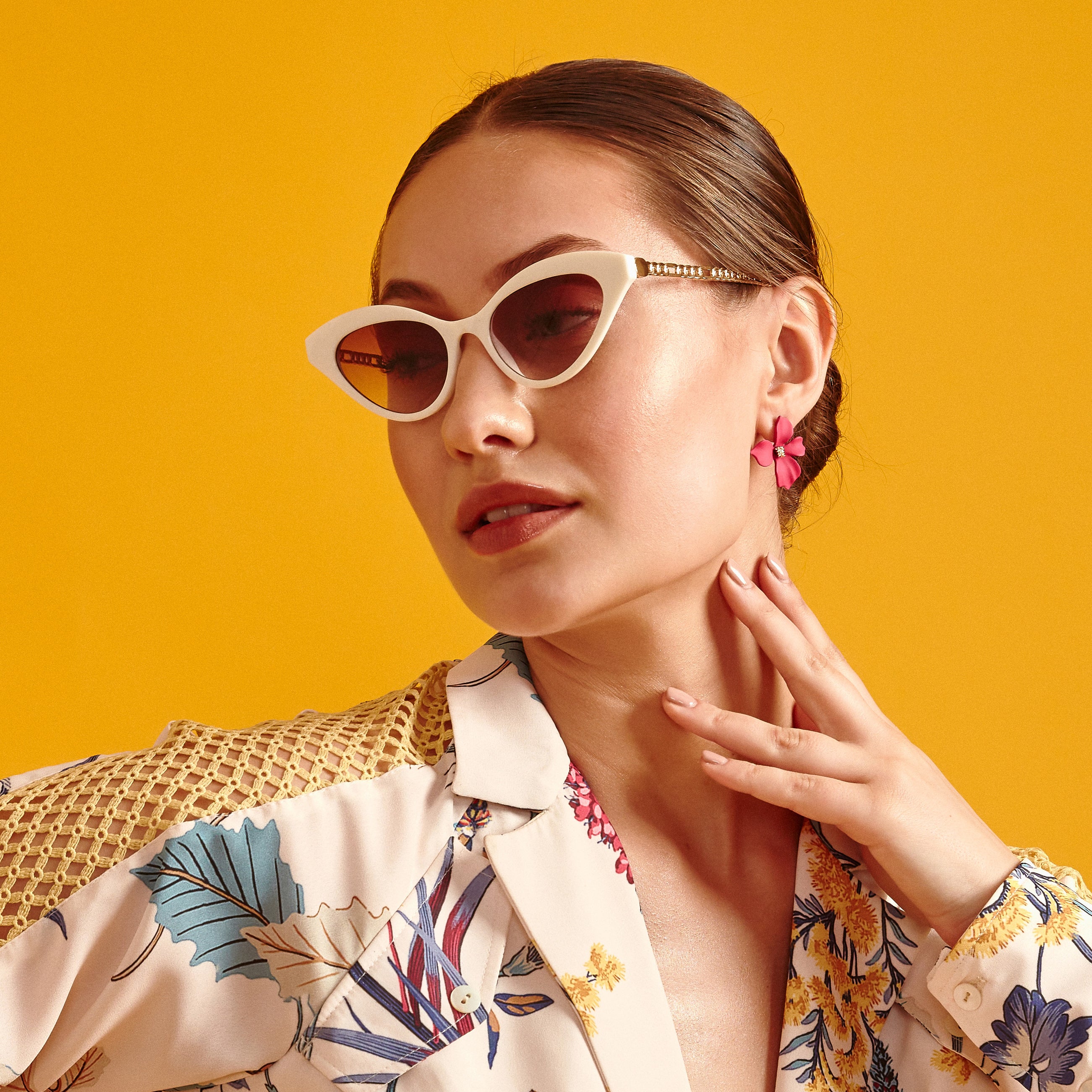 The Tinted Story Pendant Sunglass Cat Eye Sunglasses With Styles The tinted story pendant sunglass cat eye sunglasses with styles